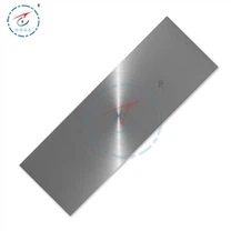 Plaque composite en acier au titane