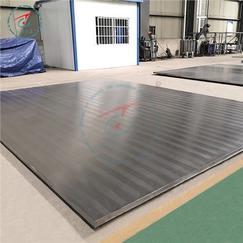 Plaque en acier inoxydable revêtue de titane